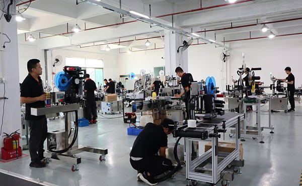 全自动双侧面贴标机,侧面贴标机,全自动贴标机生产厂家