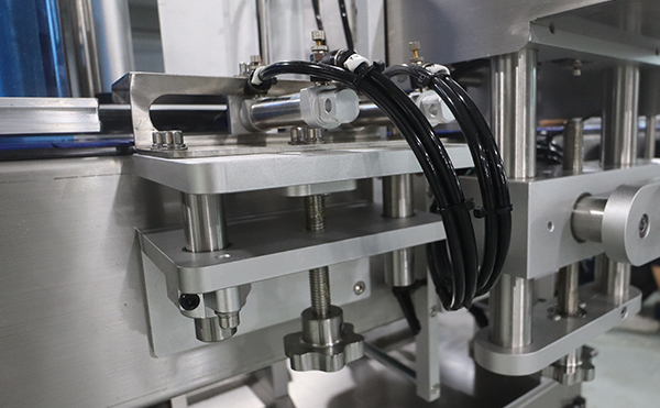 吹贴贴标机,滚贴贴标机,贴标机厂家，yl23411永利集团官网